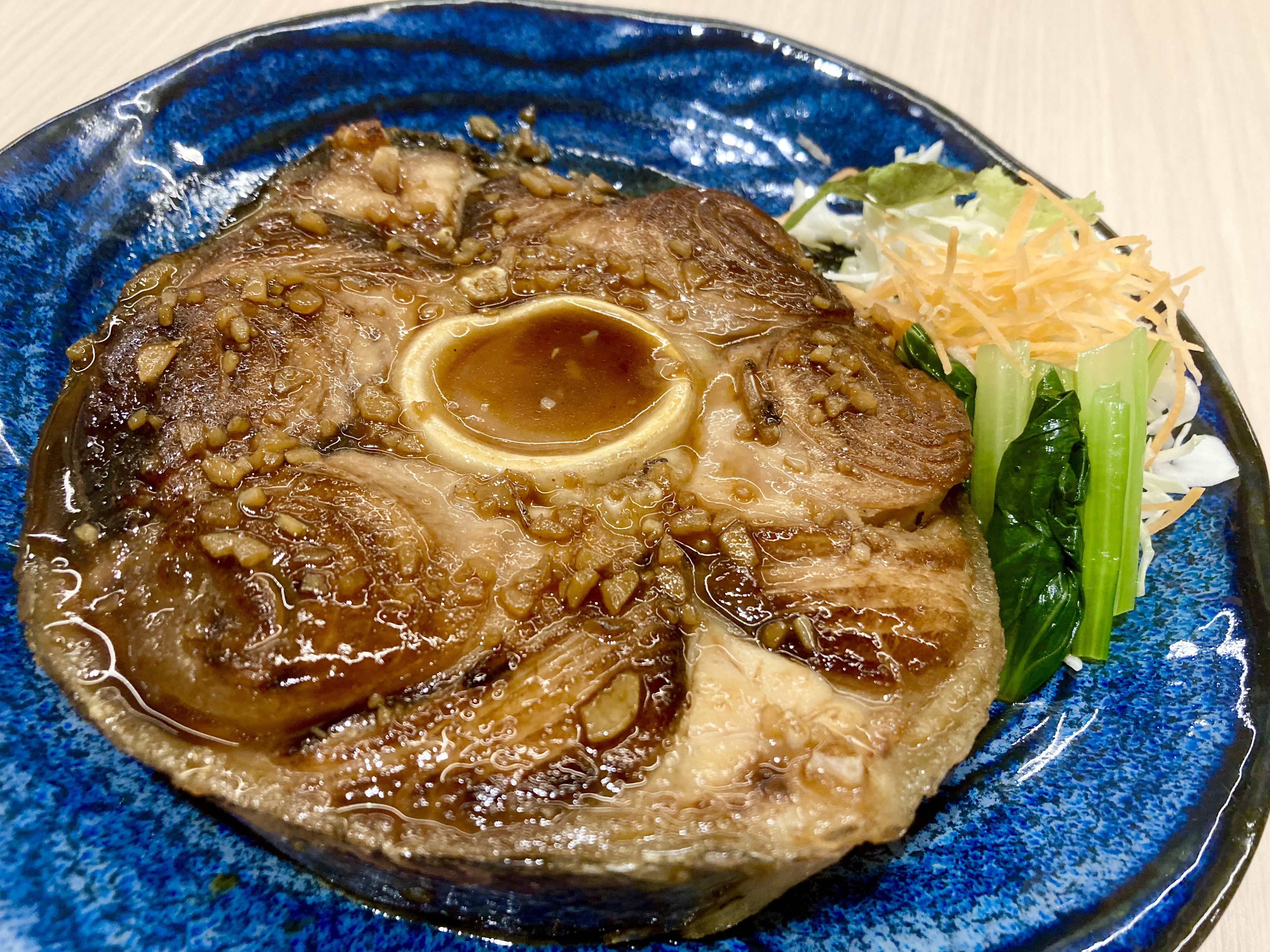 【名物】まぐろ尾の身ステーキ（ガーリックバター醤油）