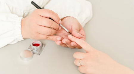 いろいろなお爪のお悩みをお持ちの方が こんなにきれいなお手元に大変身されております♡